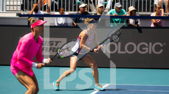 2022-03-30 - Laura Siegemund of Germany in action during the doubles quarter-final of the 2022 Miami Open, WTA Masters 1000 tennis tournament on March 30, 2022 at Hard Rock stadium in Miami, USA - 2022 MIAMI OPEN, WTA MASTERS 1000 TENNIS TOURNAMENT - INTERNATIONALS - TENNIS