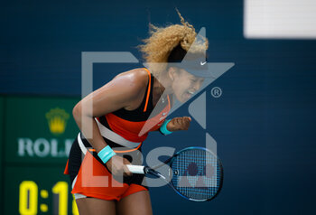 2022-04-02 - Naomi Osaka of Japan in action against Iga Swiatek of Poland during the final of the 2022 Miami Open, WTA Masters 1000 tennis tournament on April 2, 2022 at Hard Rock stadium in Miami, USA - 2022 MIAMI OPEN, WTA MASTERS 1000 TENNIS TOURNAMENT - INTERNATIONALS - TENNIS