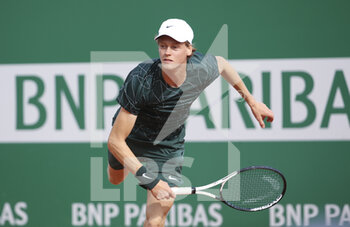 2022-04-11 - Jannik Sinner of Italia during day 2 of the Rolex Monte-Carlo Masters 2022, an ATP Masters 1000 tennis tournament on April 11, 2022, held at the Monte-Carlo Country Club in Roquebrune-Cap-Martin, France - ROLEX MONTE-CARLO MASTERS 2022, ATP MASTERS 1000 TENNIS TOURNAMENT - INTERNATIONALS - TENNIS