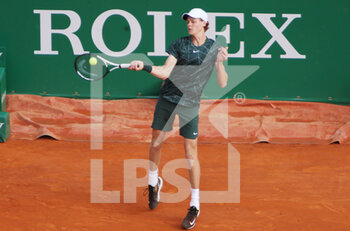 2022-04-11 - Jannik Sinner of Italy during the Rolex Monte-Carlo Masters 2022, ATP Masters 1000 tennis tournament on April 11, 2022 at Monte-Carlo Country Club in Roquebrune-Cap-Martin, France - ROLEX MONTE-CARLO MASTERS 2022, ATP MASTERS 1000 TENNIS TOURNAMENT - INTERNATIONALS - TENNIS