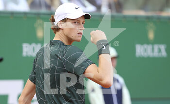 2022-04-11 - Jannik Sinner of Italia during day 2 of the Rolex Monte-Carlo Masters 2022, an ATP Masters 1000 tennis tournament on April 11, 2022, held at the Monte-Carlo Country Club in Roquebrune-Cap-Martin, France - ROLEX MONTE-CARLO MASTERS 2022, ATP MASTERS 1000 TENNIS TOURNAMENT - INTERNATIONALS - TENNIS