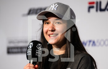 2022-04-19 - Eva Lys of Germany talks to the media after the first round of the 2022 Porsche Tennis Grand Prix WTA 500 tennis tournament on April 19, 2022 at the Porsche Arena in Stuttgart, Germany - 2022 PORSCHE TENNIS GRAND PRIX WTA 500 TENNIS TOURNAMENT - INTERNATIONALS - TENNIS