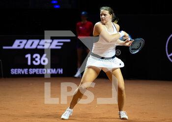2022-04-19 - Jule Niemeier of Germany in action against Bianca Andreescu of Canada during the first round of the 2022 Porsche Tennis Grand Prix WTA 500 tennis tournament on April 19, 2022 at the Porsche Arena in Stuttgart, Germany - 2022 PORSCHE TENNIS GRAND PRIX WTA 500 TENNIS TOURNAMENT - INTERNATIONALS - TENNIS
