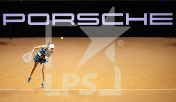2022-04-20 - Iga Swiatek of Poland in action against Eva Lys of Germany during the second round of the 2022 Porsche Tennis Grand Prix WTA 500 tennis tournament on April 20, 2022 at the Porsche Arena in Stuttgart, Germany - 2022 PORSCHE TENNIS GRAND PRIX WTA 500 TENNIS TOURNAMENT - INTERNATIONALS - TENNIS