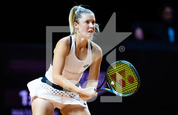 2022-04-20 - Storm Sanders of Australia in action against Emma Raducanu of Great Britain during the first round of the 2022 Porsche Tennis Grand Prix WTA 500 tennis tournament on April 20, 2022 at the Porsche Arena in Stuttgart, Germany - 2022 PORSCHE TENNIS GRAND PRIX WTA 500 TENNIS TOURNAMENT - INTERNATIONALS - TENNIS