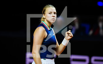 2022-04-20 - Anett Kontaveit of Estonia in action against Angelique Kerber of Germany during the first round of the 2022 Porsche Tennis Grand Prix WTA 500 tennis tournament on April 20, 2022 at the Porsche Arena in Stuttgart, Germany - 2022 PORSCHE TENNIS GRAND PRIX WTA 500 TENNIS TOURNAMENT - INTERNATIONALS - TENNIS