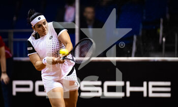 2022-04-21 - Ons Jabeur of Tunisia in action against Daria Kasatkina of Russia during the second round of the 2022 Porsche Tennis Grand Prix WTA 500 tennis tournament on April 21, 2022 at the Porsche Arena in Stuttgart, Germany - 2022 PORSCHE TENNIS GRAND PRIX WTA 500 TENNIS TOURNAMENT - INTERNATIONALS - TENNIS
