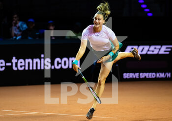 2022-04-21 - Aryna Sabalenka of Belarus in action against Bianca Andreescu of Canada during the second round of the 2022 Porsche Tennis Grand Prix WTA 500 tennis tournament on April 21, 2022 at the Porsche Arena in Stuttgart, Germany - 2022 PORSCHE TENNIS GRAND PRIX WTA 500 TENNIS TOURNAMENT - INTERNATIONALS - TENNIS