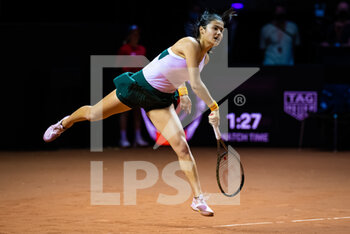 2022-04-21 - Emma Raducanu of Great Britain in action against Tamara Korpatsch of Germany during the second round of the 2022 Porsche Tennis Grand Prix WTA 500 tennis tournament on April 21, 2022 at the Porsche Arena in Stuttgart, Germany - 2022 PORSCHE TENNIS GRAND PRIX WTA 500 TENNIS TOURNAMENT - INTERNATIONALS - TENNIS