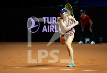 2022-04-21 - Ekaterina Alexandrova of Russia in action against Anett Kontaveit of Estonia during the second round of the 2022 Porsche Tennis Grand Prix WTA 500 tennis tournament on April 21, 2022 at the Porsche Arena in Stuttgart, Germany - 2022 PORSCHE TENNIS GRAND PRIX WTA 500 TENNIS TOURNAMENT - INTERNATIONALS - TENNIS