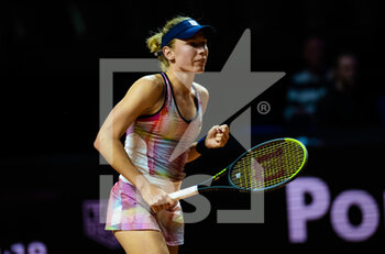 2022-04-21 - Ekaterina Alexandrova of Russia in action against Anett Kontaveit of Estonia during the second round of the 2022 Porsche Tennis Grand Prix WTA 500 tennis tournament on April 21, 2022 at the Porsche Arena in Stuttgart, Germany - 2022 PORSCHE TENNIS GRAND PRIX WTA 500 TENNIS TOURNAMENT - INTERNATIONALS - TENNIS