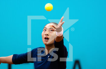 2022-04-28 - Qinwen Zheng of China in action against Karolina Muchova of the Czech Republic during the first round of the Mutua Madrid Open 2022 tennis tournament on April 28, 2022 at Caja Magica stadium in Madrid, Spain - MUTUA MADRID OPEN 2022 TENNIS TOURNAMENT - INTERNATIONALS - TENNIS