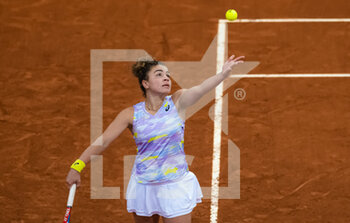 2022-04-28 - Jasmine Paolini of Italy in action against Ons Jabeur of Tunisia during the first round of the Mutua Madrid Open 2022 tennis tournament on April 28, 2022 at Caja Magica stadium in Madrid, Spain - MUTUA MADRID OPEN 2022 TENNIS TOURNAMENT - INTERNATIONALS - TENNIS