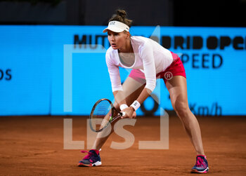 2022-04-28 - Veronika Kudermetova of Russia in action against Paula Badosa of Spain during the first round of the Mutua Madrid Open 2022 tennis tournament on April 28, 2022 at Caja Magica stadium in Madrid, Spain - MUTUA MADRID OPEN 2022 TENNIS TOURNAMENT - INTERNATIONALS - TENNIS