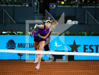 2022-04-28 - Paula Badosa of Spain in action against Veronika Kudermetova of Russia during the first round of the Mutua Madrid Open 2022 tennis tournament on April 28, 2022 at Caja Magica stadium in Madrid, Spain - MUTUA MADRID OPEN 2022 TENNIS TOURNAMENT - INTERNATIONALS - TENNIS