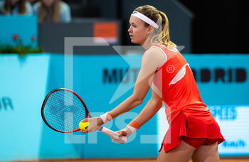 2022-04-28 - Marie Bouzkova of the Czech Republic in action against Karolina Pliskova of the Czech Republic during the first round of the Mutua Madrid Open 2022 tennis tournament on April 28, 2022 at Caja Magica stadium in Madrid, Spain - MUTUA MADRID OPEN 2022 TENNIS TOURNAMENT - INTERNATIONALS - TENNIS