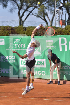 2022-04-30 - Flavio Cobolli (ITA) during the semi-final of the ATP Challenger Roma Open tennis tournament at Garden Tennis Club on April 30, 2022 in Rome, Italy - ATP CHALLENGER ROMA OPEN TENNIS TOURNAMENT - INTERNATIONALS - TENNIS