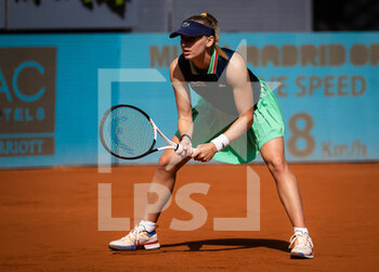 2022-04-29 - Jil Teichmann of Switzerland in action against Petra Kvitova of the Czech Republic during the first round of the Mutua Madrid Open 2022 tennis tournament on April 29, 2022 at Caja Magica stadium in Madrid, Spain - MUTUA MADRID OPEN 2022 TENNIS TOURNAMENT - INTERNATIONALS - TENNIS