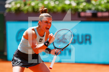 2022-04-29 - Maria Sakkari of Greece in action against Madison Keys of United States during the Mutua Madrid Open 2022 tennis tournament on April 29, 2022 at Caja Magica stadium in Madrid, Spain - MUTUA MADRID OPEN 2022 TENNIS TOURNAMENT - INTERNATIONALS - TENNIS