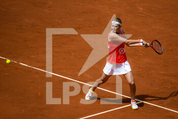 2022-04-30 - Marie Bouzkova of the Czech Republic in action against Dayana Yastremska of Ukraine during the second round of the Mutua Madrid Open 2022 tennis tournament on April 30, 2022 at Caja Magica stadium in Madrid, Spain - MUTUA MADRID OPEN 2022 TENNIS TOURNAMENT - INTERNATIONALS - TENNIS