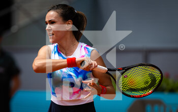 2022-04-30 - Nuria Parrizas Diaz of Spain in action against Ekaterina Alexandrova of Russia during the second round of the Mutua Madrid Open 2022 tennis tournament on April 30, 2022 at Caja Magica stadium in Madrid, Spain - MUTUA MADRID OPEN 2022 TENNIS TOURNAMENT - INTERNATIONALS - TENNIS