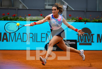 2022-04-30 - Nuria Parrizas Diaz of Spain in action against Ekaterina Alexandrova of Russia during the second round of the Mutua Madrid Open 2022 tennis tournament on April 30, 2022 at Caja Magica stadium in Madrid, Spain - MUTUA MADRID OPEN 2022 TENNIS TOURNAMENT - INTERNATIONALS - TENNIS