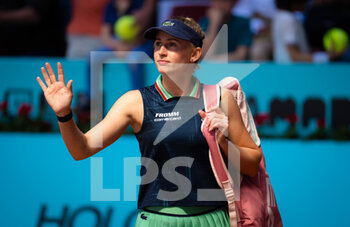 2022-05-01 - Jil Teichmann of Switzerland in action against Leylah Fernandez of Canada during the second round of the Mutua Madrid Open 2022 tennis tournament on May 1, 2022 at Caja Magica stadium in Madrid, Spain - MUTUA MADRID OPEN 2022 TENNIS TOURNAMENT - INTERNATIONALS - TENNIS