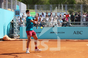 2022-05-02 - Carlos Alcaraz of Spain practices during the Mutua Madrid Open 2022 tennis tournament on May 2, 2022 at Caja Magica stadium in Madrid, Spain - MUTUA MADRID OPEN 2022 TENNIS TOURNAMENT - INTERNATIONALS - TENNIS