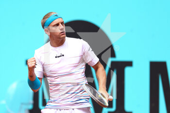 2022-05-02 - Alejandro Davidovich of Spain in action against Lloyd Harris of South Africa during the Mutua Madrid Open 2022 tennis tournament on May 2, 2022 at Caja Magica stadium in Madrid, Spain - MUTUA MADRID OPEN 2022 TENNIS TOURNAMENT - INTERNATIONALS - TENNIS