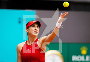 2022-05-02 - Belinda Bencic of Switzerland in action against Ons Jabeur of Tunisia during the third round of the Mutua Madrid Open 2022 tennis tournament on May 2, 2022 at Caja Magica stadium in Madrid, Spain - MUTUA MADRID OPEN 2022 TENNIS TOURNAMENT - INTERNATIONALS - TENNIS