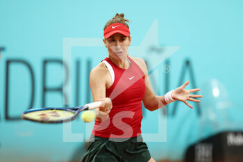 2022-05-02 - Belinda Bencic of Switzerland in action against Ons Jabeur of Tunisia during the Mutua Madrid Open 2022 tennis tournament on May 2, 2022 at Caja Magica stadium in Madrid, Spain - MUTUA MADRID OPEN 2022 TENNIS TOURNAMENT - INTERNATIONALS - TENNIS