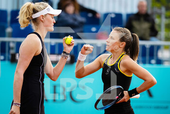2022-05-02 - Erin Routliffe of New Zealand & Alicja Rosolska of Poland playing doubles at the Mutua Madrid Open 2022 tennis tournament on May 2, 2022 at Caja Magica stadium in Madrid, Spain - MUTUA MADRID OPEN 2022 TENNIS TOURNAMENT - INTERNATIONALS - TENNIS