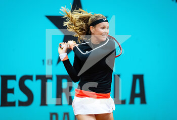 2022-05-02 - Marie Bouzkova of the Czech Republic in action against Ekaterina Alexandrova of Russia during the third round of the Mutua Madrid Open 2022 tennis tournament on May 2, 2022 at Caja Magica stadium in Madrid, Spain - MUTUA MADRID OPEN 2022 TENNIS TOURNAMENT - INTERNATIONALS - TENNIS