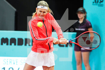 2022-05-02 - Marie Bouzkova from Czech Republic in action against Ekaterina Alexandrova from Russia during the Mutua Madrid Open 2022 tennis tournament on May 2, 2022 at Caja Magica stadium in Madrid, Spain - MUTUA MADRID OPEN 2022 TENNIS TOURNAMENT - INTERNATIONALS - TENNIS