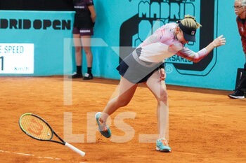 2022-05-02 - Ekaterina Alexandrova from Russia in action against Marie Bouzkova from Czech Republic during the Mutua Madrid Open 2022 tennis tournament on May 2, 2022 at Caja Magica stadium in Madrid, Spain - MUTUA MADRID OPEN 2022 TENNIS TOURNAMENT - INTERNATIONALS - TENNIS