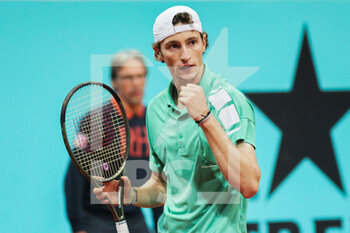 2022-05-02 - Ugo Umbert from France in action against Denis Shapovalov from Canada during the Mutua Madrid Open 2022 tennis tournament on May 2, 2022 at Caja Magica stadium in Madrid, Spain - MUTUA MADRID OPEN 2022 TENNIS TOURNAMENT - INTERNATIONALS - TENNIS