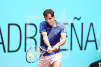 2022-05-03 - Albert Ramos of Spain in action against Marin Cilic of Croatia during the Mutua Madrid Open 2022 tennis tournament on May 3, 2022 at Caja Magica stadium in Madrid, Spain - MUTUA MADRID OPEN 2022 TENNIS TOURNAMENT - INTERNATIONALS - TENNIS