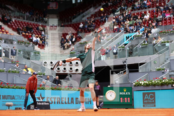 2022-05-03 - Andrey Rublev of Russia in action against Jack Draper of Great Britain during the Mutua Madrid Open 2022 tennis tournament on May 3, 2022 at Caja Magica stadium in Madrid, Spain - MUTUA MADRID OPEN 2022 TENNIS TOURNAMENT - INTERNATIONALS - TENNIS