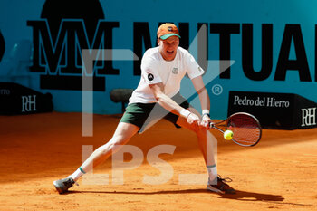 2022-05-03 - Jenson Brooksby of United States in action against Roberto Bautista Agut of Spain during the Mutua Madrid Open 2022 tennis tournament on May 3, 2022 at Caja Magica stadium in Madrid, Spain - MUTUA MADRID OPEN 2022 TENNIS TOURNAMENT - INTERNATIONALS - TENNIS