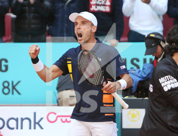 2022-05-03 - Roberto Bautista-Agut of Spain during the Mutua Madrid Open 2022 tennis tournament on May 3, 2022 at Caja Magica stadium in Madrid, Spain - MUTUA MADRID OPEN 2022 TENNIS TOURNAMENT - INTERNATIONALS - TENNIS