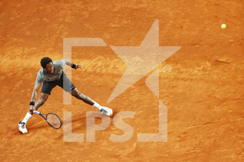 2022-05-03 - Gael Monfils of France in action against Novak Djokovic of Serbia during the Mutua Madrid Open 2022 tennis tournament on May 3, 2022 at Caja Magica stadium in Madrid, Spain - MUTUA MADRID OPEN 2022 TENNIS TOURNAMENT - INTERNATIONALS - TENNIS