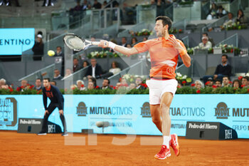 2022-05-03 - Novak Djokovic of Serbia in action against Gael Monfils of France during the Mutua Madrid Open 2022 tennis tournament on May 3, 2022 at Caja Magica stadium in Madrid, Spain - MUTUA MADRID OPEN 2022 TENNIS TOURNAMENT - INTERNATIONALS - TENNIS
