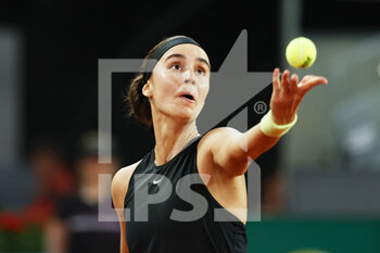 2022-05-03 - Anhelina Kalinina of Ukraine in action against Emma Raducanu of Great Britain during the Mutua Madrid Open 2022 tennis tournament on May 3, 2022 at Caja Magica stadium in Madrid, Spain - MUTUA MADRID OPEN 2022 TENNIS TOURNAMENT - INTERNATIONALS - TENNIS