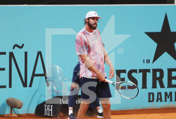 2022-05-03 - Reilly Opelka of USA during the Mutua Madrid Open 2022 tennis tournament on May 3, 2022 at Caja Magica stadium in Madrid, Spain - MUTUA MADRID OPEN 2022 TENNIS TOURNAMENT - INTERNATIONALS - TENNIS