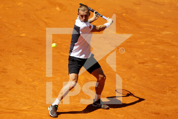 2022-05-04 - Daniel Evans of Great Britain in action against Roberto Bautista Agut of Spain during the Mutua Madrid Open 2022 tennis tournament on May 4, 2022 at Caja Magica stadium in Madrid, Spain - MUTUA MADRID OPEN 2022 TENNIS TOURNAMENT - INTERNATIONALS - TENNIS