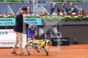 2022-05-04 - Ball robot is seen during the Mutua Madrid Open 2022 tennis tournament on May 4, 2022 at Caja Magica stadium in Madrid, Spain - MUTUA MADRID OPEN 2022 TENNIS TOURNAMENT - INTERNATIONALS - TENNIS