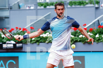 2022-05-04 - Marin Cilic of Croatia in action against Alexander Zverev of Germany during the Mutua Madrid Open 2022 tennis tournament on May 4, 2022 at Caja Magica stadium in Madrid, Spain - MUTUA MADRID OPEN 2022 TENNIS TOURNAMENT - INTERNATIONALS - TENNIS