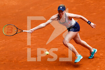 2022-05-04 - Ekaterina Alexandrova of Russia in action against Amanda Amisinova of United States during the Mutua Madrid Open 2022 tennis tournament on May 4, 2022 at Caja Magica stadium in Madrid, Spain - MUTUA MADRID OPEN 2022 TENNIS TOURNAMENT - INTERNATIONALS - TENNIS