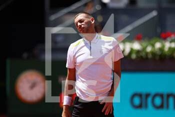 2022-05-05 - Daniel Evans of Great Britain in action against Andrey Rublev of Russia during the Mutua Madrid Open 2022 tennis tournament on May 5, 2022 at Caja Magica stadium in Madrid, Spain - MUTUA MADRID OPEN 2022 TENNIS TOURNAMENT - INTERNATIONALS - TENNIS
