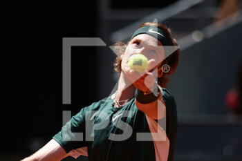 2022-05-05 - Andrey Rublev of Russia in action against Daniel Evans of Great Britain during the Mutua Madrid Open 2022 tennis tournament on May 5, 2022 at Caja Magica stadium in Madrid, Spain - MUTUA MADRID OPEN 2022 TENNIS TOURNAMENT - INTERNATIONALS - TENNIS